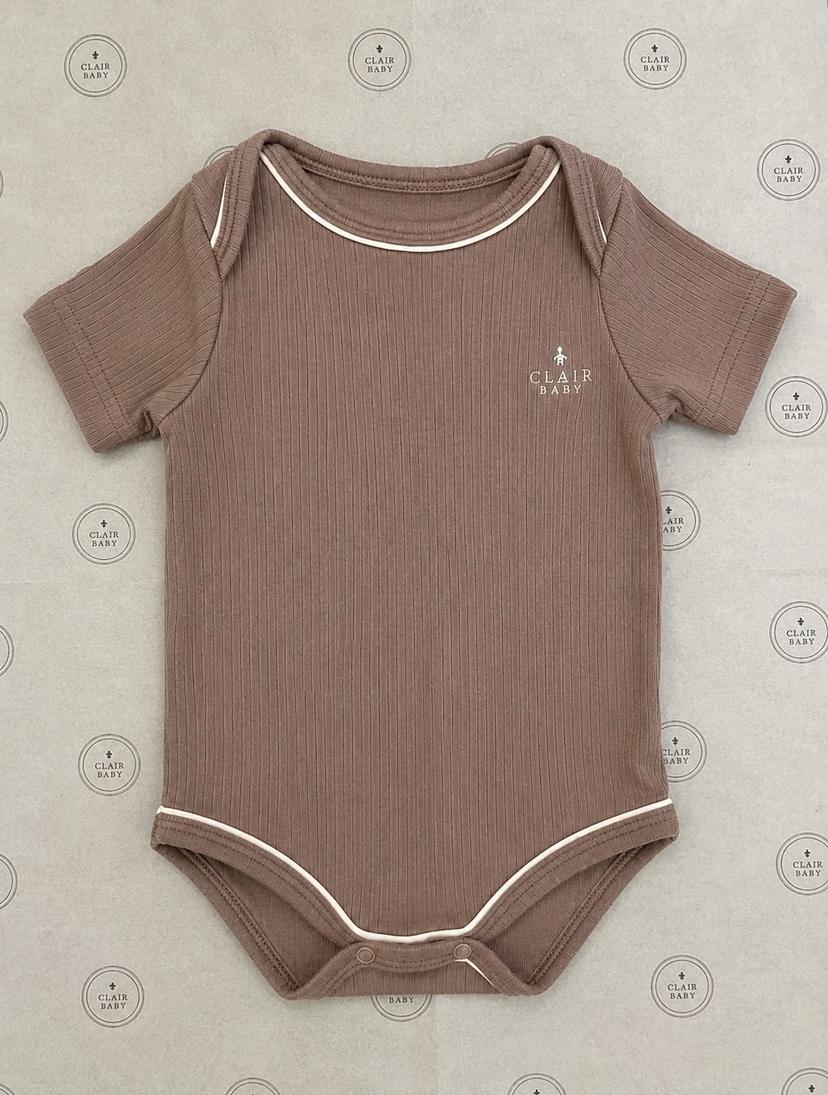 Body Clair Baby na cor chocolate
